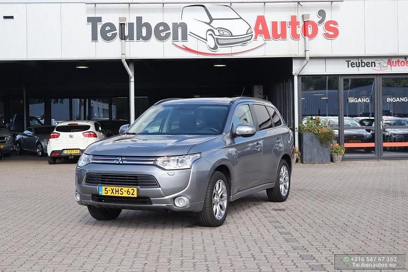 Grau Gebraucht 2014 Mitsubishi Outlander P-HEV Edition SUV | 11.985 € (Fairer Preis) - Bild 1/4