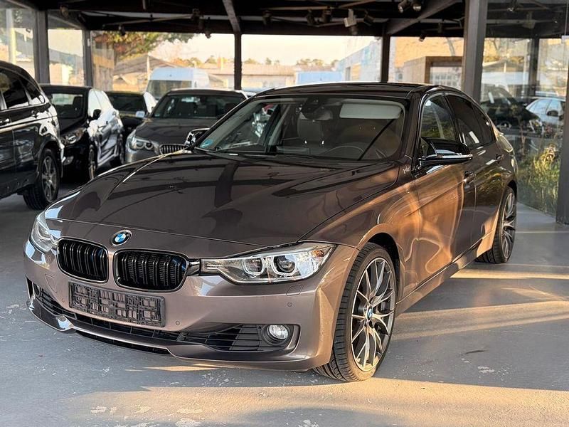 Braun Gebraucht 2013 BMW 328 Sport Line Limousine | 12.999 € (Fairer Preis) - Bild 1/4