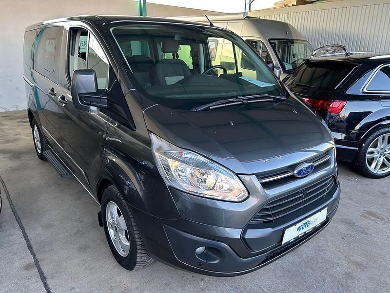 Gebraucht Ford Tourneo Titanium 155 PS (114 kW) 2016 Grau Kombi