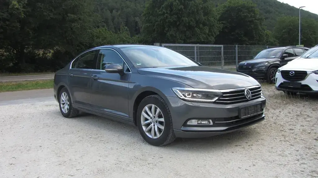 Gebraucht VW Passat Comfortline 150 PS (110 kW) 2017 Grau Limousine