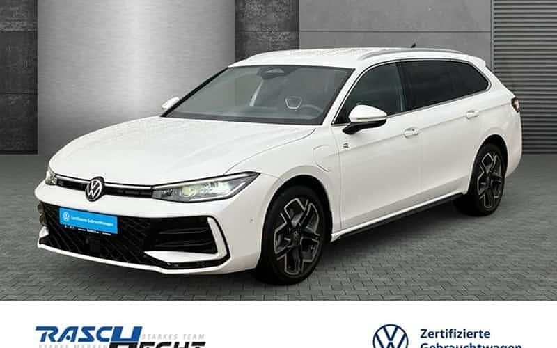 Weiß Gebraucht 2025 VW Passat R-line Kombi | 47.390 € (Guter Preis) - Bild 1/4
