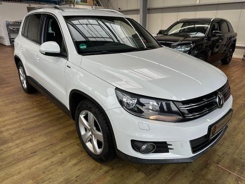 Pure white Gebraucht 2016 VW Tiguan LOUNGE SUV | 11.900 € (Guter Preis) - Bild 1/4