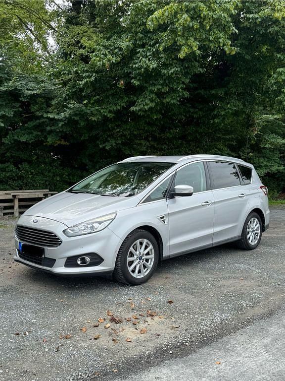 Silber Gebraucht 2017 Ford S-MAX Titanium Van / Kleinbus | 16.498 € (Fairer Preis) - Bild 1/4