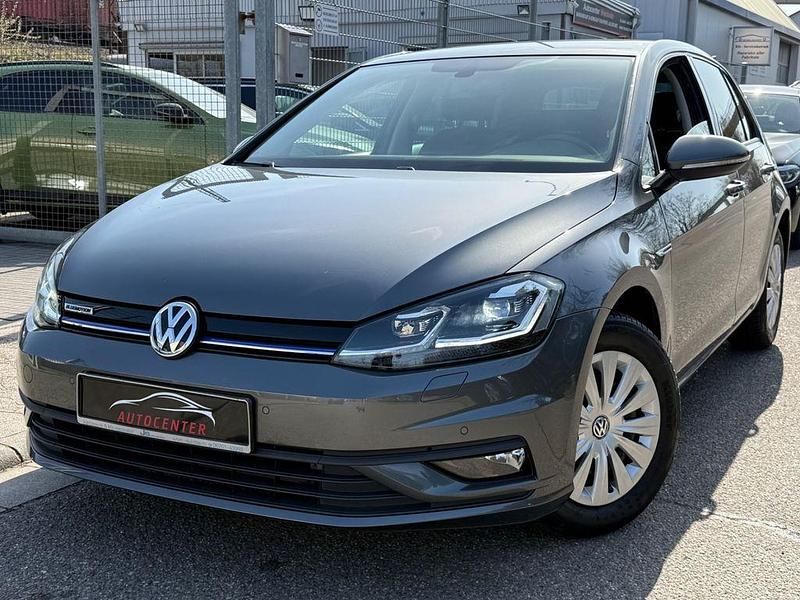Gebraucht VW Golf VII Trendline 131 PS (96 kW) 2019 Grau Limousine