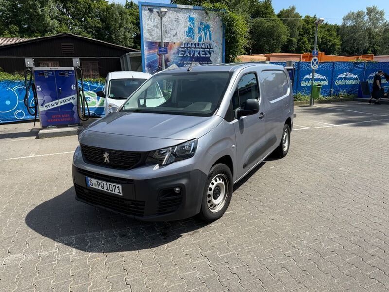 Grau Gebraucht 2019 Peugeot Partner Van / Kleinbus | 12.450 € (Fairer Preis) - Bild 1/4