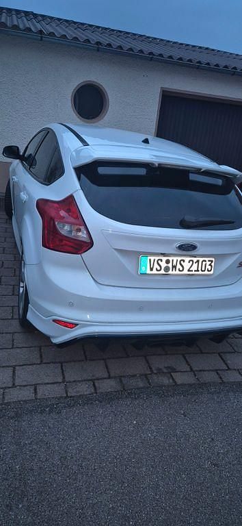 Gebraucht Ford Focus Sport 250 PS (183 kW) 2013 Weiß Limousine