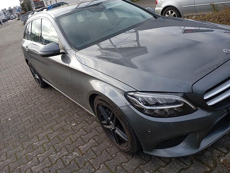 Gebraucht Mercedes C220 194 PS (142 kW) 2019 Braun Limousine