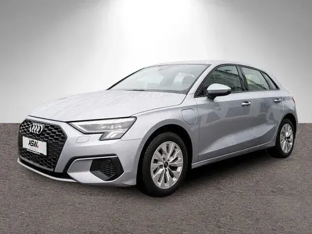 Gebraucht Audi A3 Sportback e-tron 204 PS (150 kW) 2022 Florettsilber metallic Kleinwagen