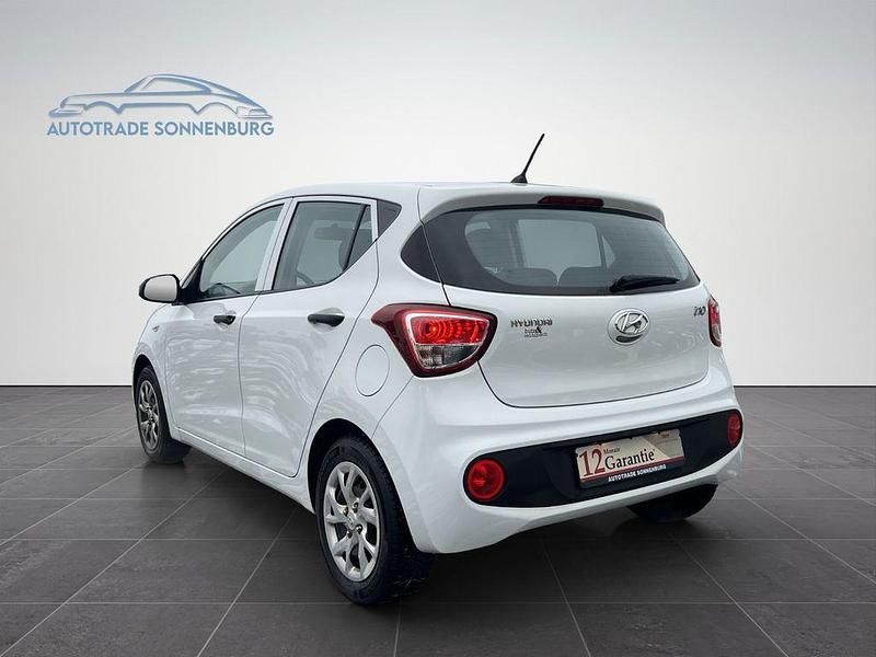 Gebraucht Hyundai i10 GO! 67 PS (49 kW) 2017 Weiß Kleinwagen