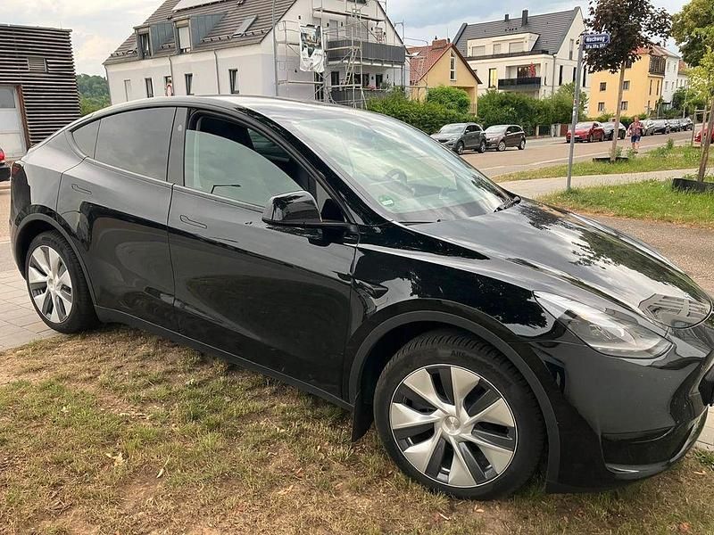 Schwarz Gebraucht 2024 Tesla Model Y SUV | 35.000 € (Guter Preis) - Bild 1/4
