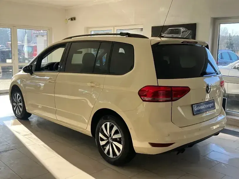 Gebraucht VW Touran 150 PS (110 kW) 2025 Hellelfenbein Van / Kleinbus