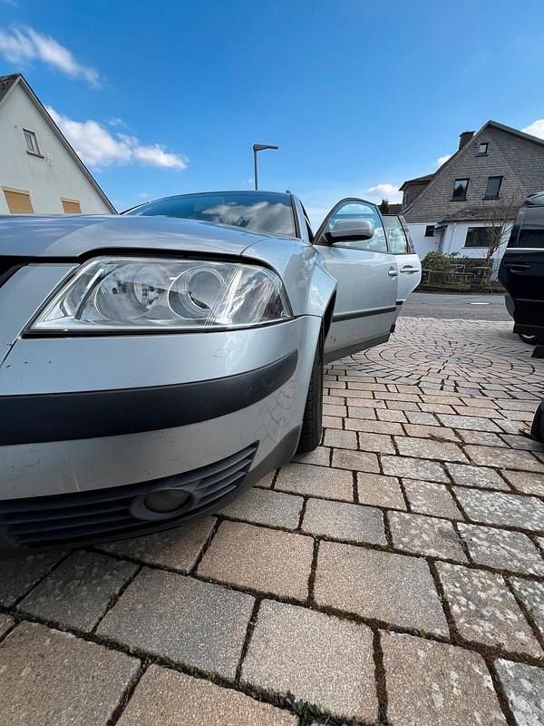 Gebraucht VW Passat 130 PS (95 kW) 2003 Silber Kombi