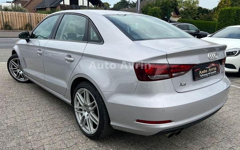Grau Gebraucht 2013 Audi A3 Attraction Limousine | 14.799 € (Teuer) - Bild 1/4