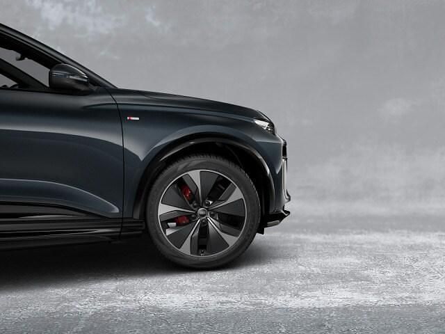 Gebraucht Audi Q6 e-tron S-Line 185 kW (252 PS) 2025 Manhattangrau metallic SUV