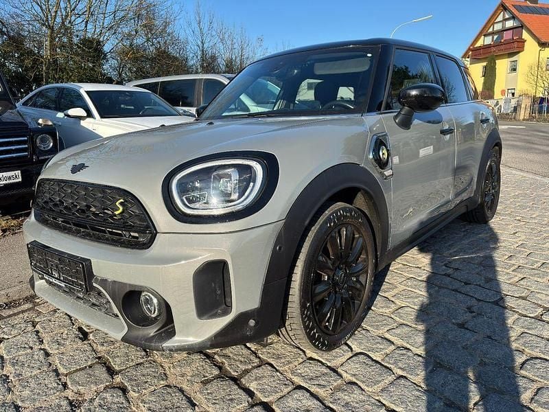 Grau Gebraucht 2022 Mini Countryman Classic SUV | 28.880 € (Teuer) - Bild 1/4