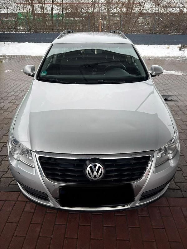 Second-hand VW Passat 140 CP (102 kW) 2008 Argintiu Berlinǎ