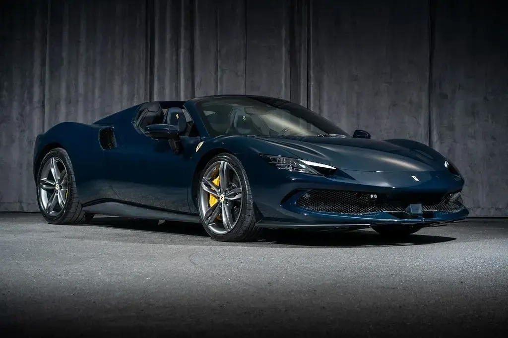 Neu Ferrari 296 829 PS (609 kW) 2025 Blau Cabrio