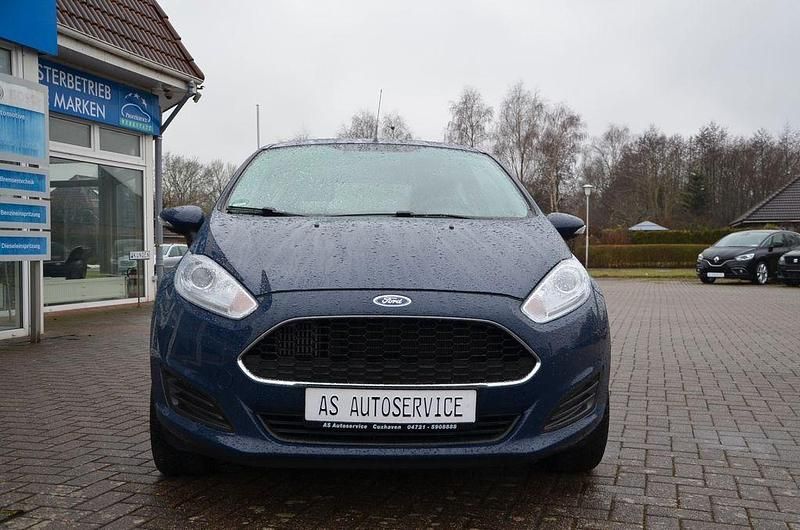 Gebraucht Ford Fiesta Trend 101 PS (74 kW) 2017 Blau Kleinwagen