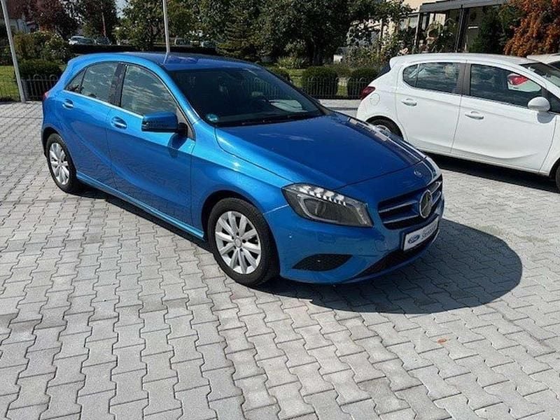 Blau Gebraucht 2014 Mercedes A180 Kleinwagen | 11.250 € (Fairer Preis) - Bild 1/4