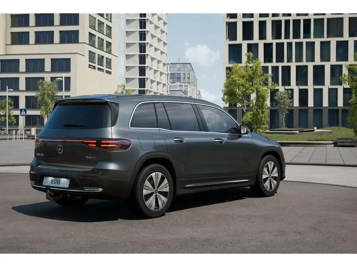 Gebraucht Mercedes EQB300 167 kW (228 PS) 2025 Grau SUV