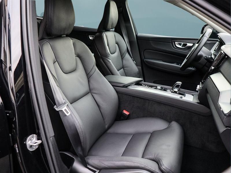 Gebraucht Volvo XC60 Plus 250 PS (183 kW) 2025 Schwarz SUV