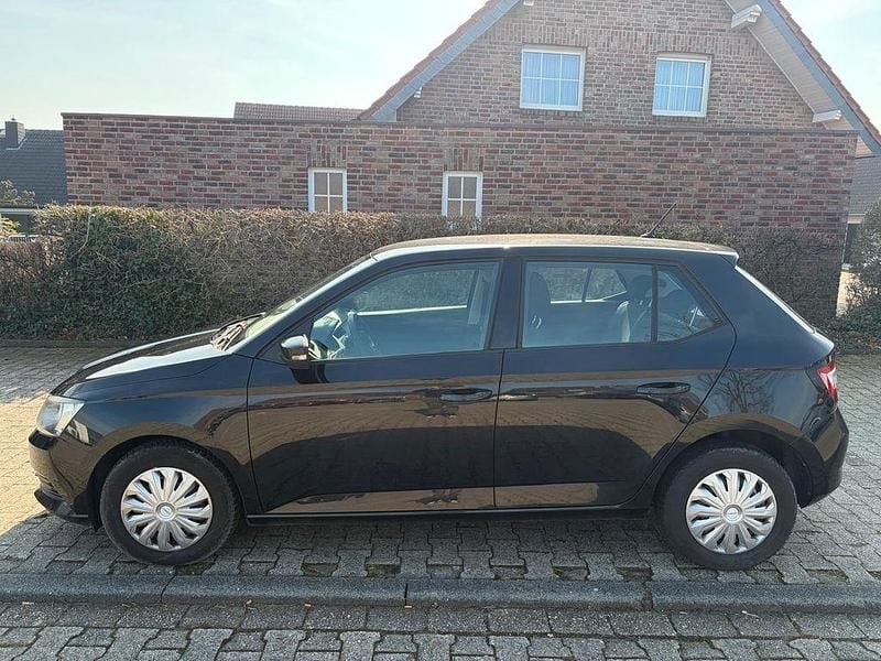 Gebraucht Skoda Fabia Active 60 PS (44 kW) 2016 Schwarz Limousine