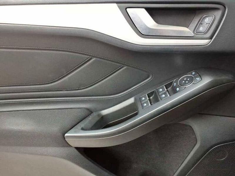 Gebraucht Ford Focus Cool & Connect 150 PS (110 kW) 2020 Blau Limousine