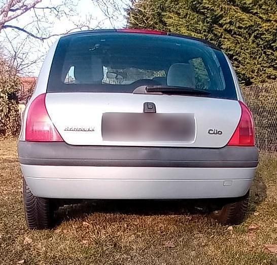 Gebraucht Renault Clio II 58 PS (42 kW) 2001 Silber Kleinwagen