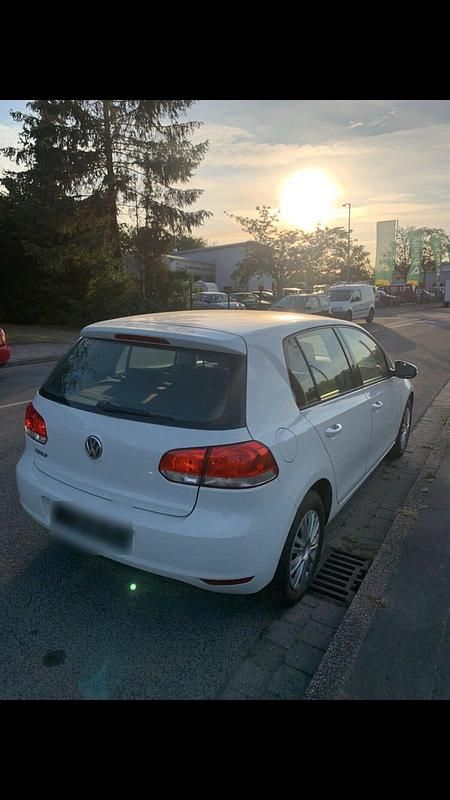 Gebraucht VW Golf VI 80 PS (58 kW) 2011 Weiß Kleinwagen