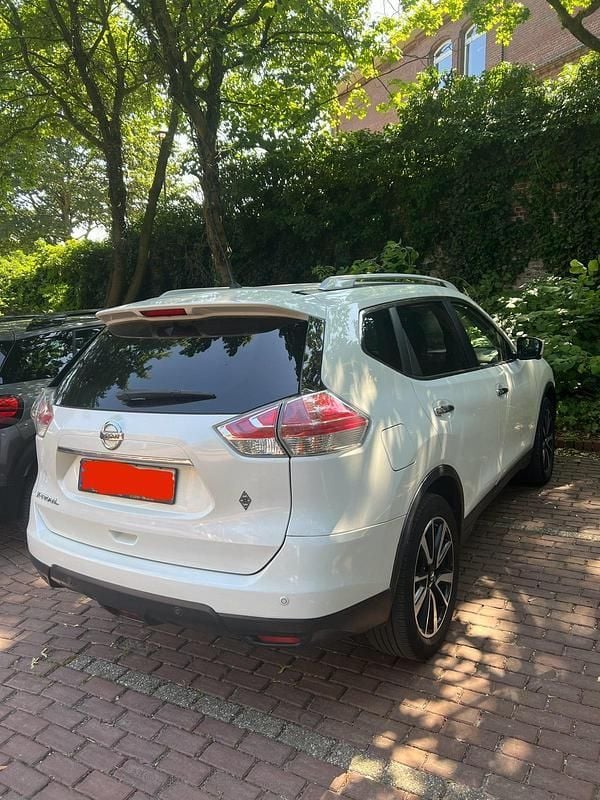Weiß Gebraucht 2015 Nissan X-Trail 360º SUV | 14.000 € (Fairer Preis) - Bild 1/4
