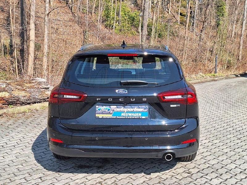 Gebraucht Ford Focus Titanium 125 PS (91 kW) 2024 Schwarz Limousine