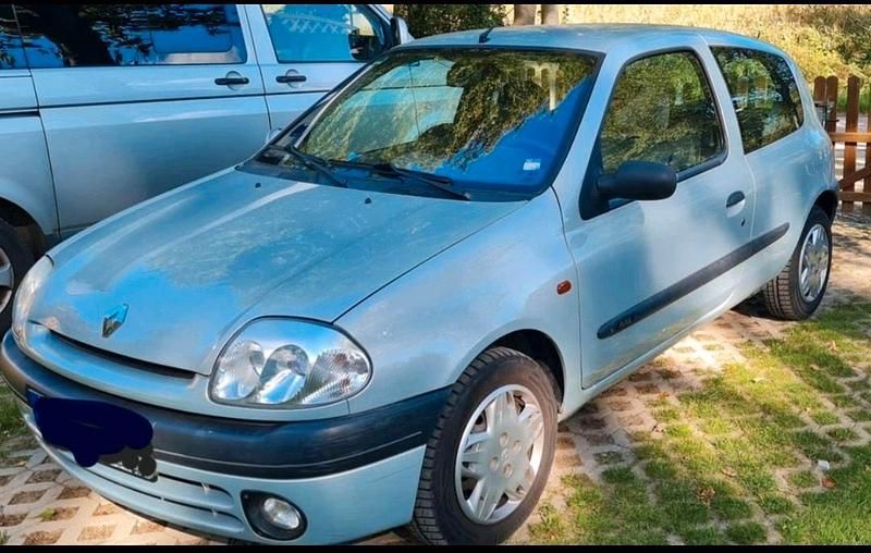 Silber Gebraucht 2000 Renault Clio II Kleinwagen | 2.150 € - Bild 1/4