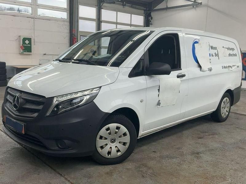 Weiß Gebraucht 2022 Mercedes Vito Van | 30.990 € (Superpreis) - Bild 1/4
