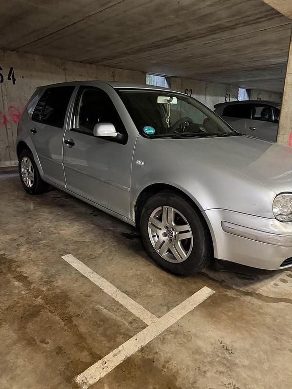 Gebraucht VW Golf IV 105 PS (77 kW) 2002 Silber Kleinwagen