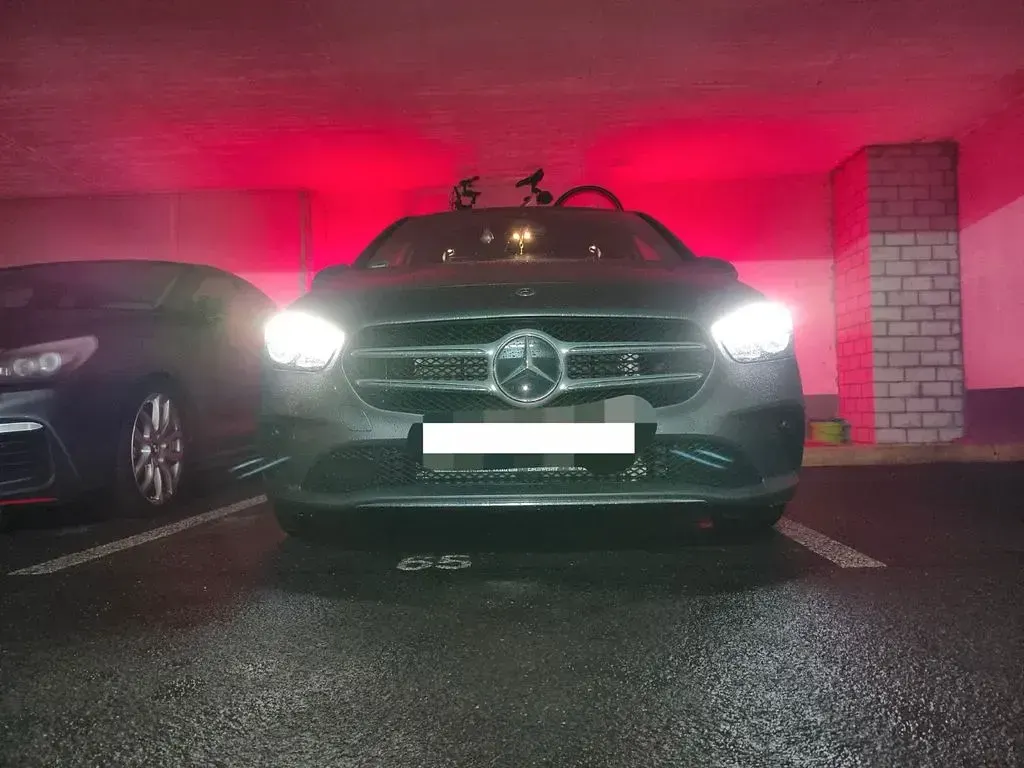 Gebraucht Mercedes B180 116 PS (85 kW) 2022 Grau Kleinwagen