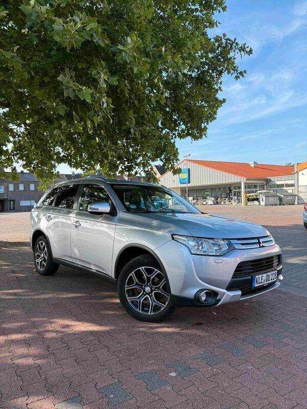 Silber Gebraucht 2014 Mitsubishi Outlander SUV | 11.950 € (Fairer Preis) - Bild 1/4