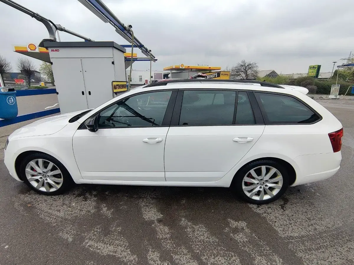 Gebraucht Skoda Octavia RS 184 PS (135 kW) 2016 Weiß Kleinwagen