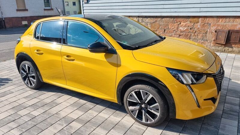 Gelb Gebraucht 2020 Peugeot 208 Allure GT-Line Kleinwagen | 16.400 € (Etwas zu teuer) - Bild 1/4