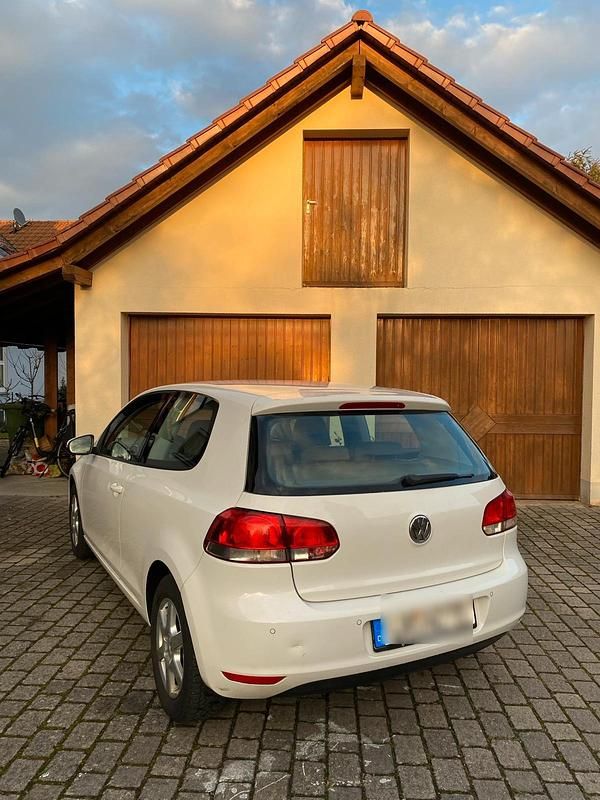 Weiß Gebraucht 2009 VW Golf VI Kleinwagen | 6.800 € (Teuer) - Bild 1/4