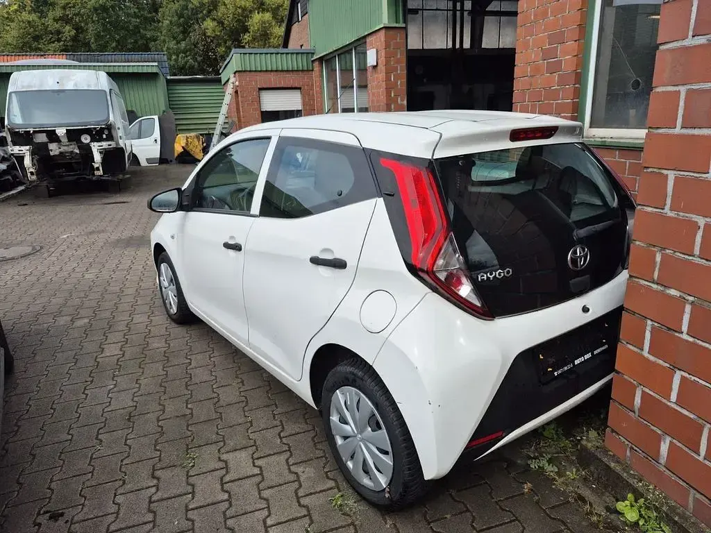 Gebraucht Toyota Aygo 72 PS (52 kW) 2020 Weiß Kleinwagen