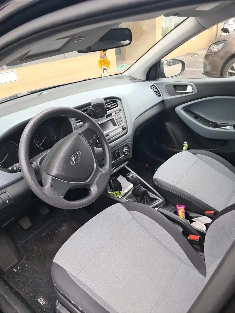 Gebraucht Hyundai i20 75 PS (55 kW) 2016 Schwarz Kleinwagen