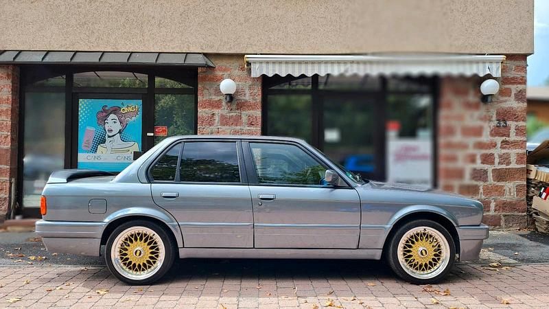 Gebraucht BMW 320 Performance 130 PS (95 kW) 1990 Grau metallic Limousine