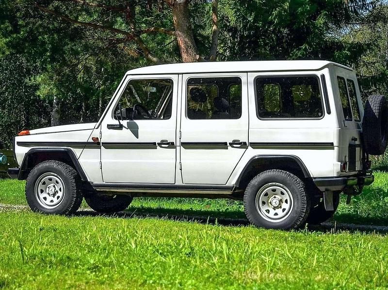 Weiß Gebraucht 1981 Mercedes G240 SUV | 25.500 € - Bild 1/4