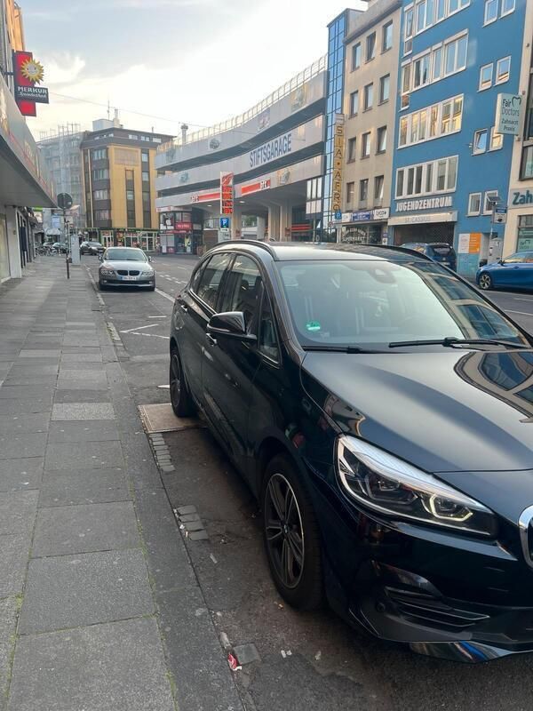 Schwarz Gebraucht 2020 BMW 218 Van / Kleinbus | 15.000 € (Superpreis) - Bild 1/4