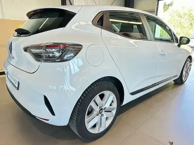 Używany Renault Clio V Evolution 2024 Biały Sedan/Limuzyna