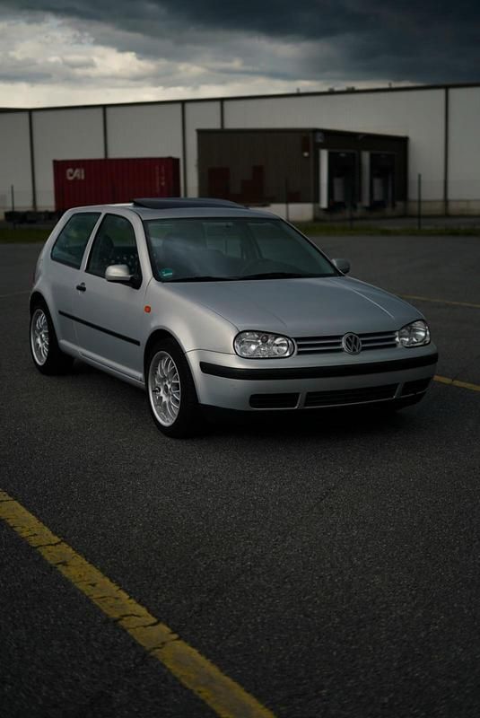 Silber Gebraucht 1999 VW Golf IV Kleinwagen | 1.100 € (Superpreis) - Bild 1/4
