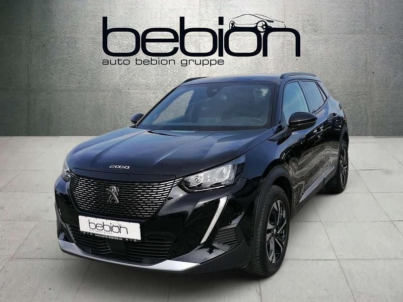 Perla nera schwarz metallic Gebraucht 2023 Peugeot 2008 Allure SUV | 22.450 € (Guter Preis) - Bild 1/4