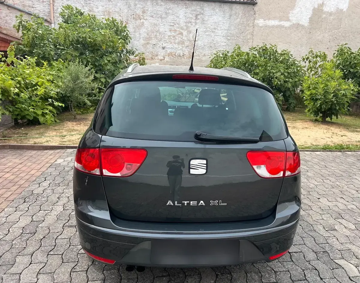 Gebraucht Seat Altea XL 125 PS (91 kW) 2009 Silber Van / Kleinbus