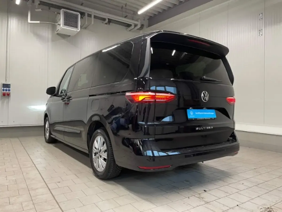 Second-hand VW Multivan Basis 150 CP (110 kW) 2024 Monovolum