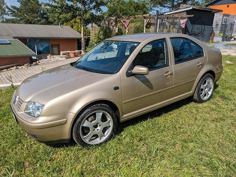 Gold Gebraucht 2001 VW Bora Limousine | 4.500 € - Bild 1/4